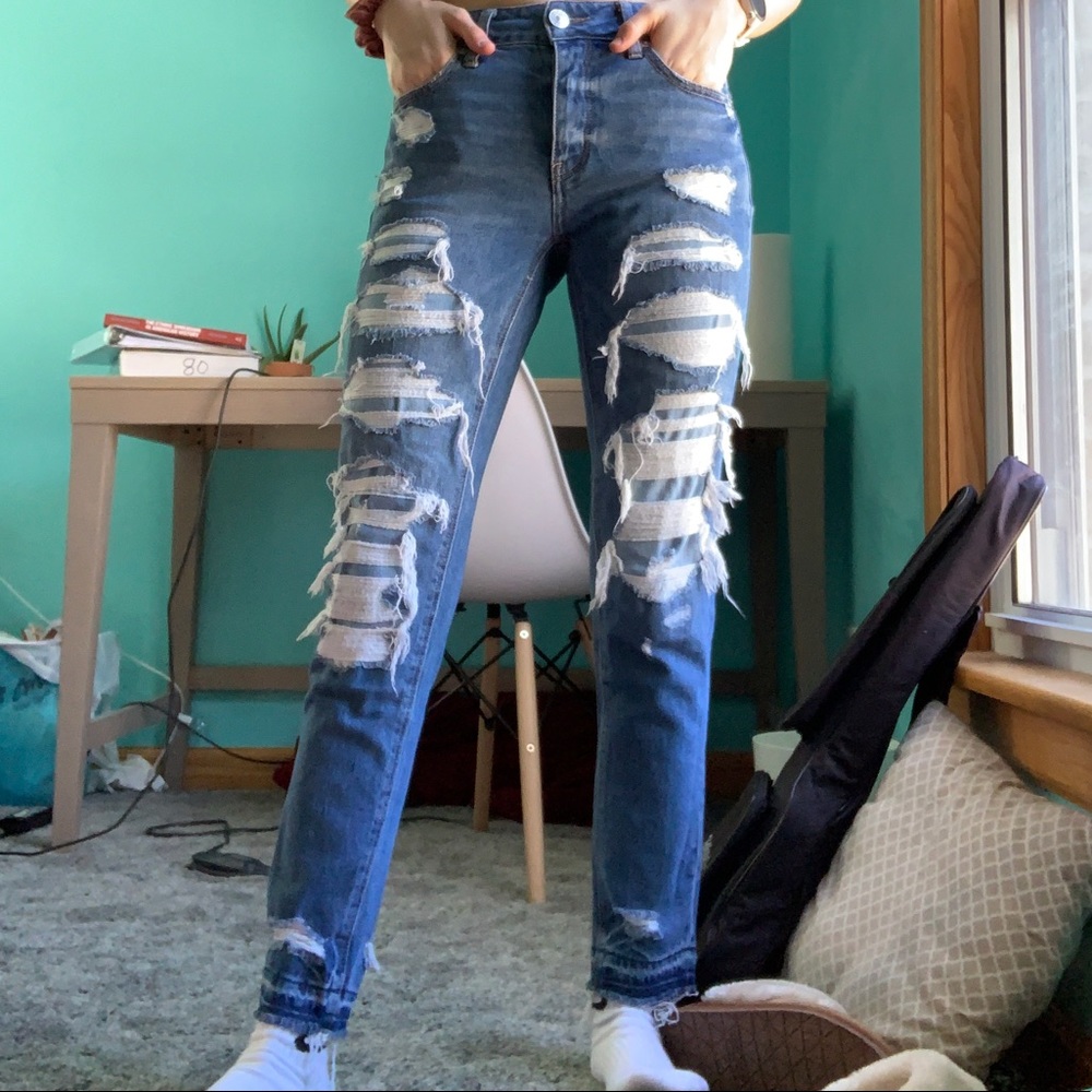 American Eagle Tomgirl Distressed Jeans